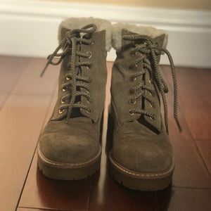 Leather ankle boots with track sole